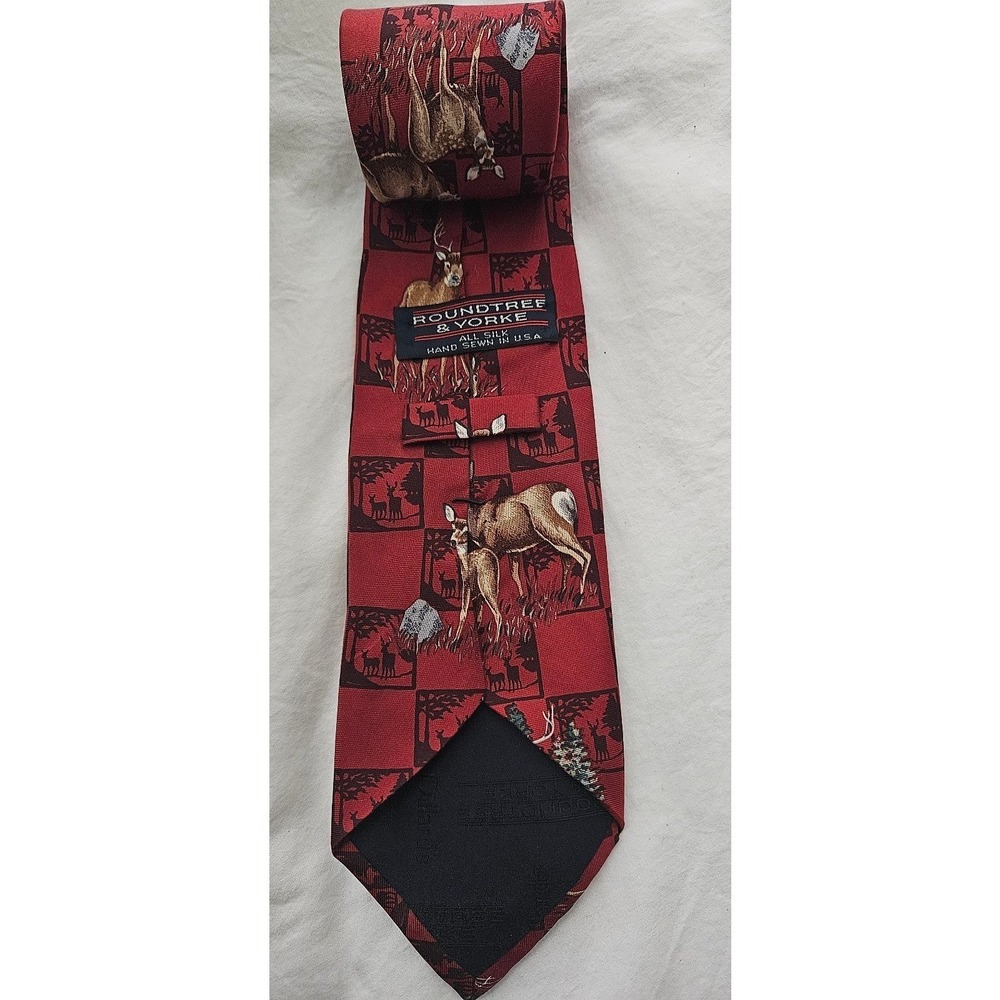 Roundtree & Yorke Deer Necktie Novelty Print Red Hunting Outdoors - Picture 4 of 5